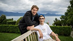 «Wow! Jetzt bist du an diesem besonderen Ort verewigt», sagt ­Arsène Nef, der mit Bruder Tanguy (l.) das Olympische Museum in Lausanne besucht.