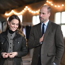 Prinzessin Kate und Prinz William können über ihre Liebes­krisen lachen – denn sie zeigen sich verliebter denn je.