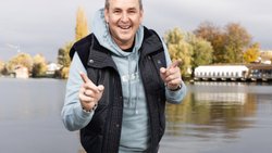 Glücklich: Seit drei Jahren wohnt der Tiroler in der Zentralschweiz und ist oft am Zugersee.