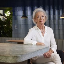 Voller Herbstmonat: Für Heidi Maria Glössner stehen vier Wiederaufführungen an, sowie ihr 83. Geburtstag am 20. Oktober.