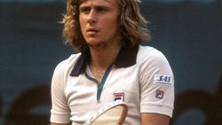 Björn Borg gewinnt in den Jahren 1976 bis 1980 fünfmal in Folge das Turnier in Wimbledon. 