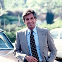 Gentleman vom Scheitel bis zur Sohle: Schauspieler George Hamilton auf dem Höhepunkt seines Ruhms (1979).