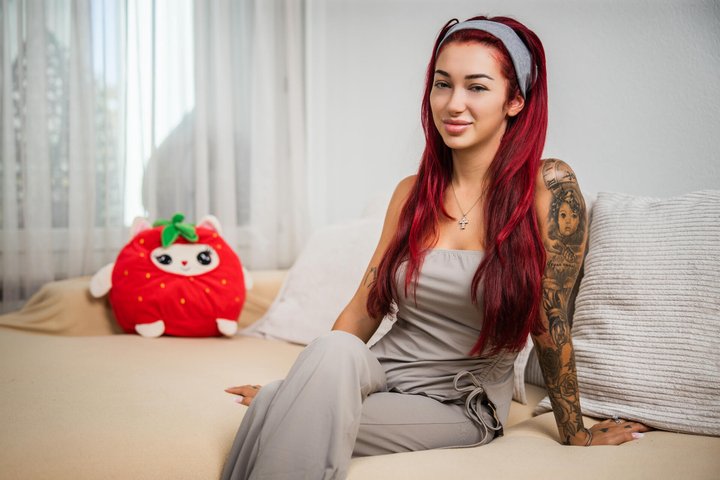 Foto: Stefan Bohrer, Basel, 6.10.26: Ex Dschungelcamp Teilnehmerin und Bachelorette Ariel bei ihr zu Hause in Basel in ihrer Wohnung.