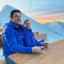 Genossen die traumhafte ­Aussicht von ihrer Britanniahütte: Dario Andenmatten und Partnerin Manuela De Simone.
