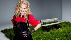 Zum Jodeln kam die ­Berner Sängerin einst ­zufällig. Mit ihrer eigenen Interpretation der Schweizer Volksmusik hat es sie daraufhin in die ganze Welt verschlagen.