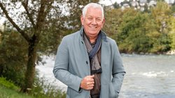 Bis am 5. März ist Röbi Koller mit seiner Bühnenshow «Zugabe I – Ein Abend mit Überraschungen» zu erleben.