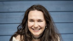 Im Oktober ist Zoë Më 25 geworden. Ihre ­Geburtstagstradition: «Mit meiner besten Freundin gehe ich ­immer in dasselbe ­Restaurant.»