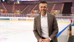 Schon über 30 Jahre berichtet Jann Billeter aus den Sportstadien dieser Welt. Sein Herzens­thema ist ­Eishockey geblieben.