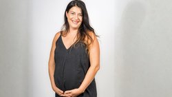 Auch als Mama will die Musikerin und Schauspielerin Viola von Scarpatetti zur Hälfte in Frankreich und in der Schweiz ­leben.
