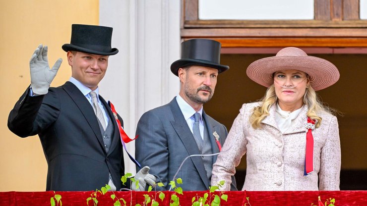 Norwegian Royals at National Day celebrations, Oslo, Norway - Balcony