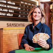 Von den insgesamt 1000 «Samschtig-Jass»-Sendungen hat Fabienne Gyr als Gastgeberin durch 104 geführt.